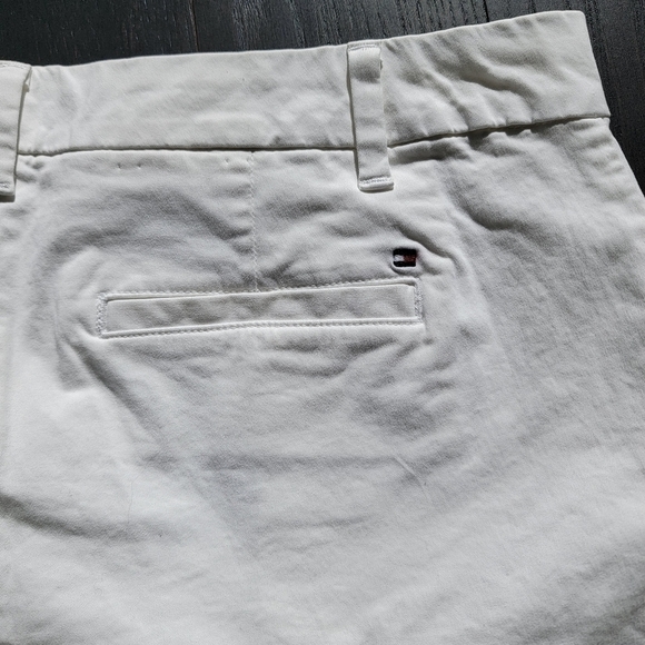 Tommy Hilfiger Women's White Mid-length 9" Inseam Chino Shorts Size 14 - Picture 10 of 11